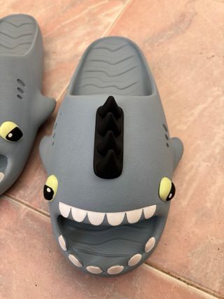 Chanclas Tiburón azul claro