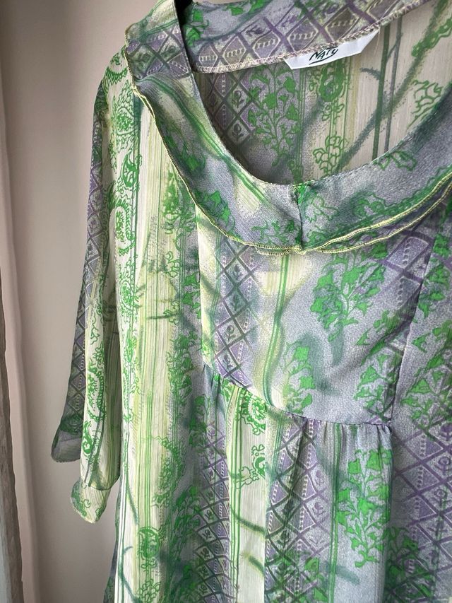 Blusa fluida estampada verde y morado