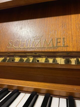 Piano Vertical Schimmel