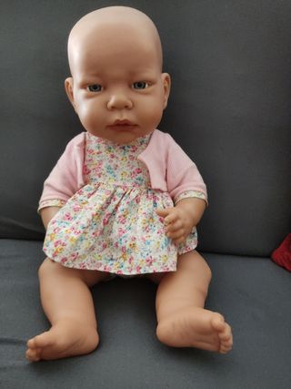 Muñeca bebé realista