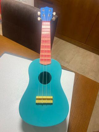 Ukelele de juguete azul y rosa
