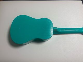 Ukelele de juguete azul y rosa