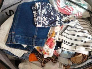 Sacos de ropa variada en perfectas condiciones