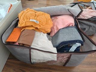 Sacos de ropa variada en perfectas condiciones