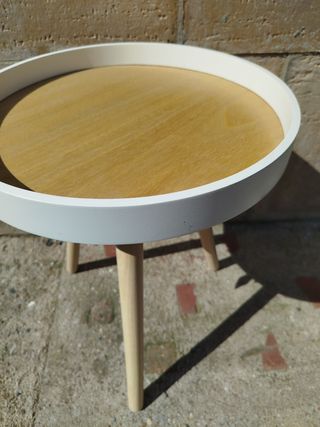 Mesa auxiliar redonda blanca y madera