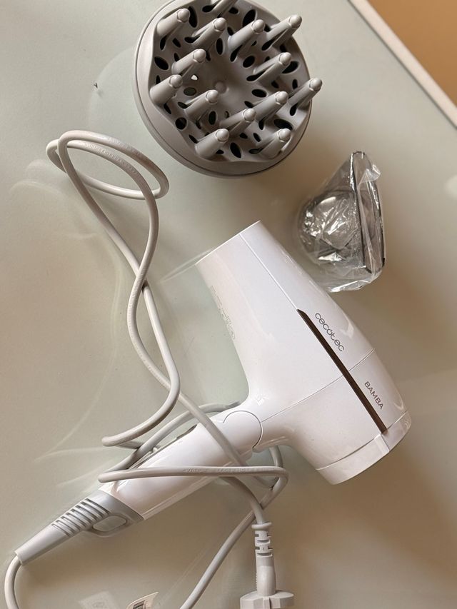 Secador de Pelo Cecotec IoniCare Plegable de segunda mano por 15