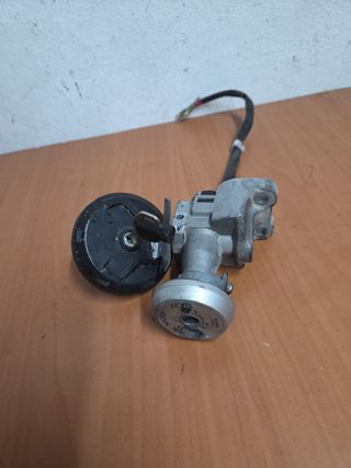 Bombin Cerradura  Yamaha  Nmax 125 
