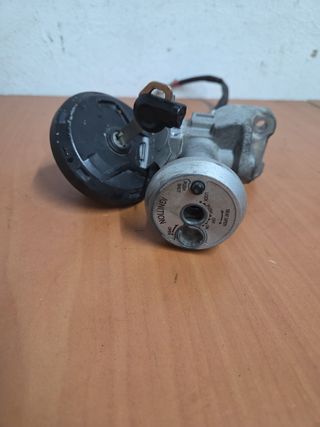 Bombin Cerradura  Yamaha  Nmax 125 
