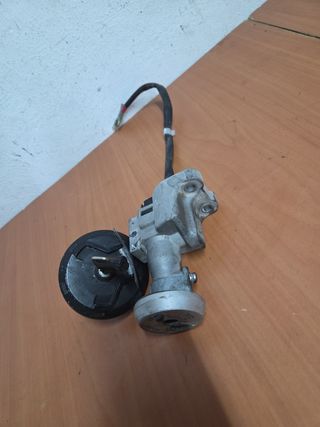 Bombin Cerradura  Yamaha  Nmax 125 
