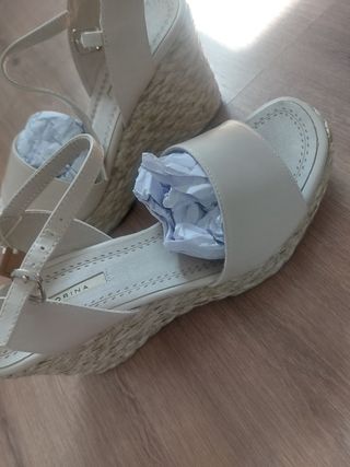 Sandalia Corina con etiqueta