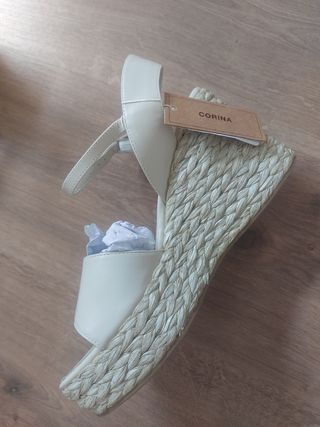 Sandalia Corina con etiqueta