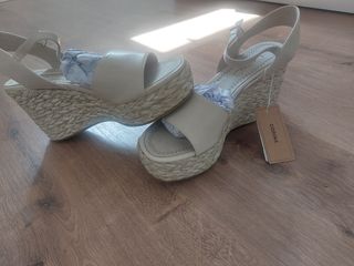 Sandalia Corina con etiqueta