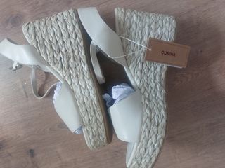 Sandalia Corina con etiqueta