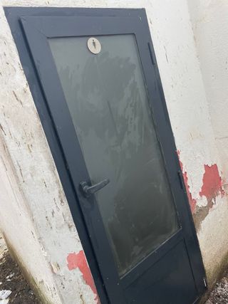 Puerta de cristal y aluminio 