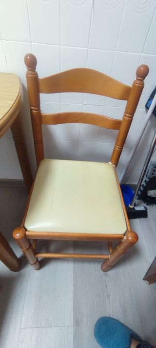 Conjunto mesa cocina y 4 sillas madera