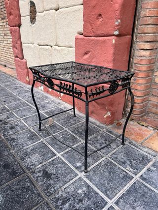 Mesa camilla de forja negra