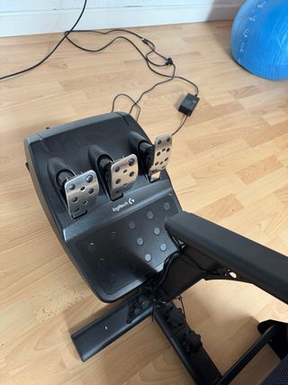Playseat Evolution Red Bull + Logitech G29