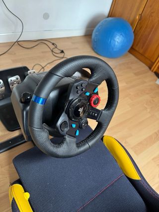 Playseat Evolution Red Bull + Logitech G29