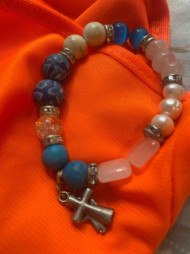 Pulsera piedras y colgantes