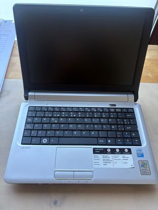 Advent 4214s NetBook Intel Atom