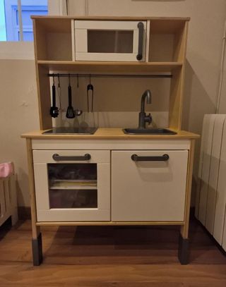 Cocinita de juguete de madera