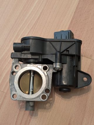 Caja mariposa Peugeot 208 1.2 gasolina 9673622380