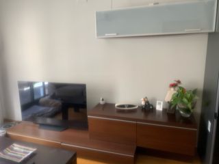 Mueble comedor con mesa elevable.
