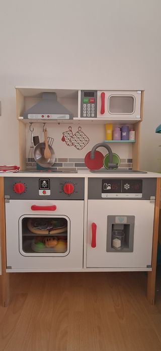 Cocinita de juguete de madera