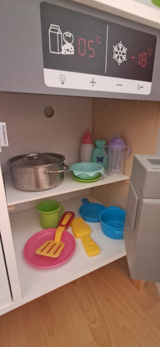 Cocinita de juguete de madera