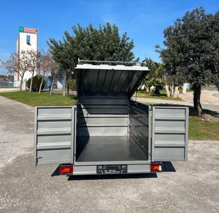 Remolque caja cerrada gris