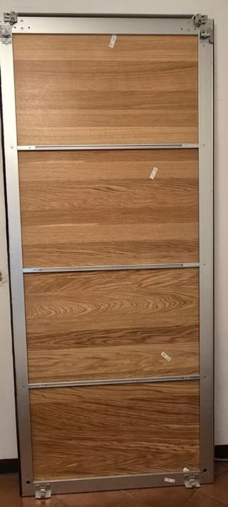Puertas correderas madera con detalles metálicos