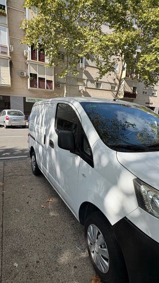 Furgoneta Nissan NV200 con isotermo.