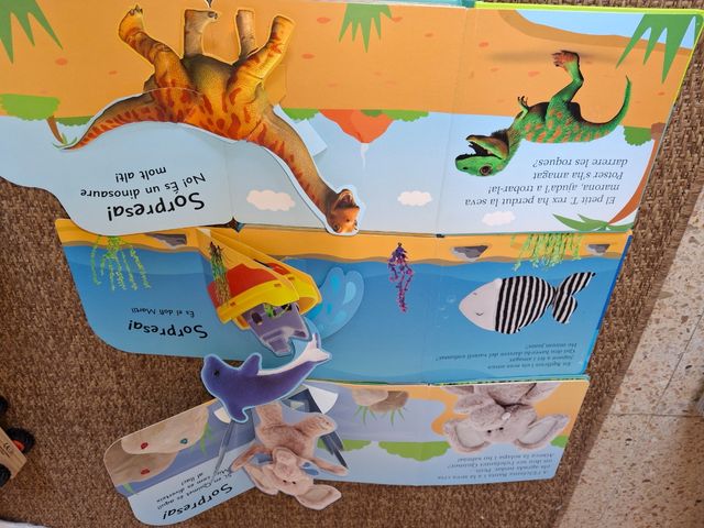 3 libros de Pop-up. On és? Els dinosaures 