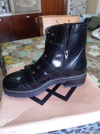 Stivaletti n.39 neri con fibbie