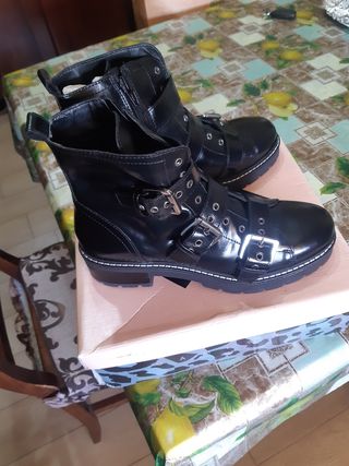 Stivaletti n.39 neri con fibbie