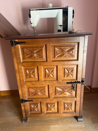 Máquina de coser Sigma 2000 con mueble