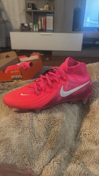 Botas de fútbol Nike rosas