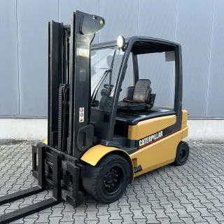 Carretilla  CATERPILLAR eléctrica 5 TN TRIPLEX