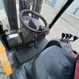 Carretilla  CATERPILLAR eléctrica 5 TN TRIPLEX