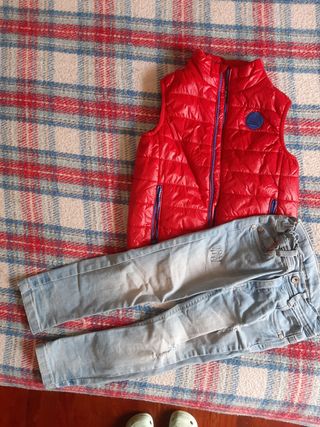 Gilet imbottito rosso per bimbo + jeans in omaggio