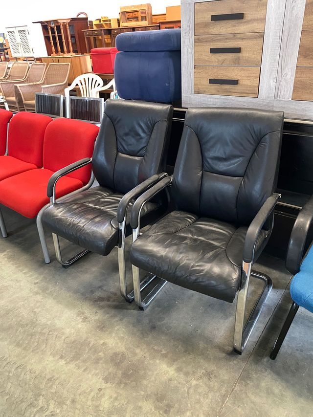 2 SILLONES DE PIEL EN NEGRO! Buen estado