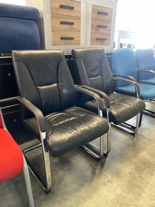 2 SILLONES DE PIEL EN NEGRO! Buen estado