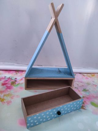 Lote de cajas decorativas y estantería