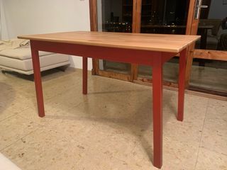 Mesa de comedor de madera y metal