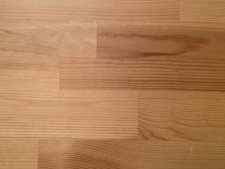 Mesa de comedor de madera y metal