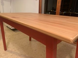 Mesa de comedor de madera y metal