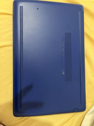 Portátil HP en color azul, modelo 15-db0074ns.