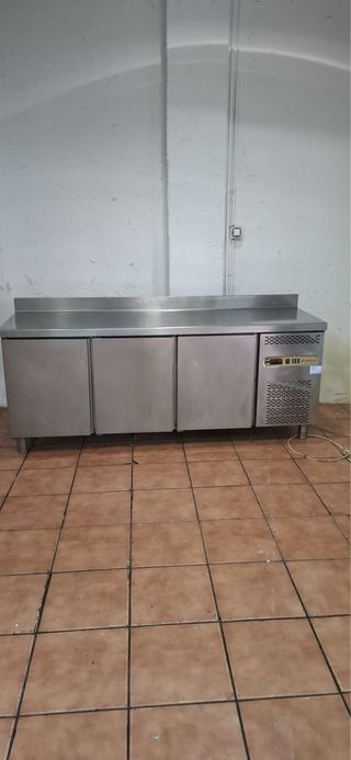 Bajo mostrador de 3 puertas EDESA