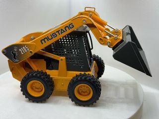 Mini-cargadora Mustang 2105 Joal 1:25