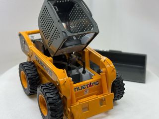 Mini-cargadora Mustang 2105 Joal 1:25